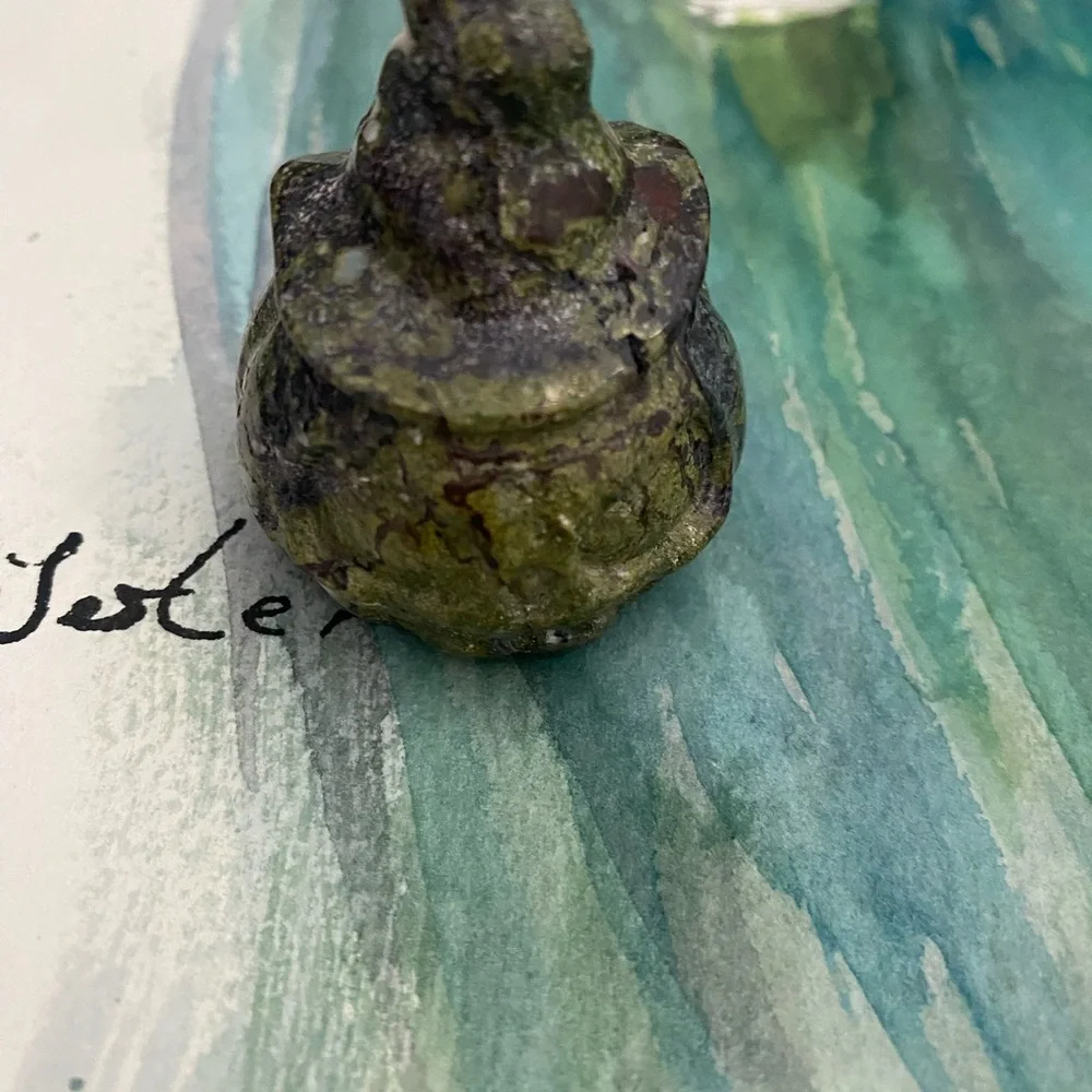JADE REIKI WITCH CRYSTAL Size 2 x 2 x 2